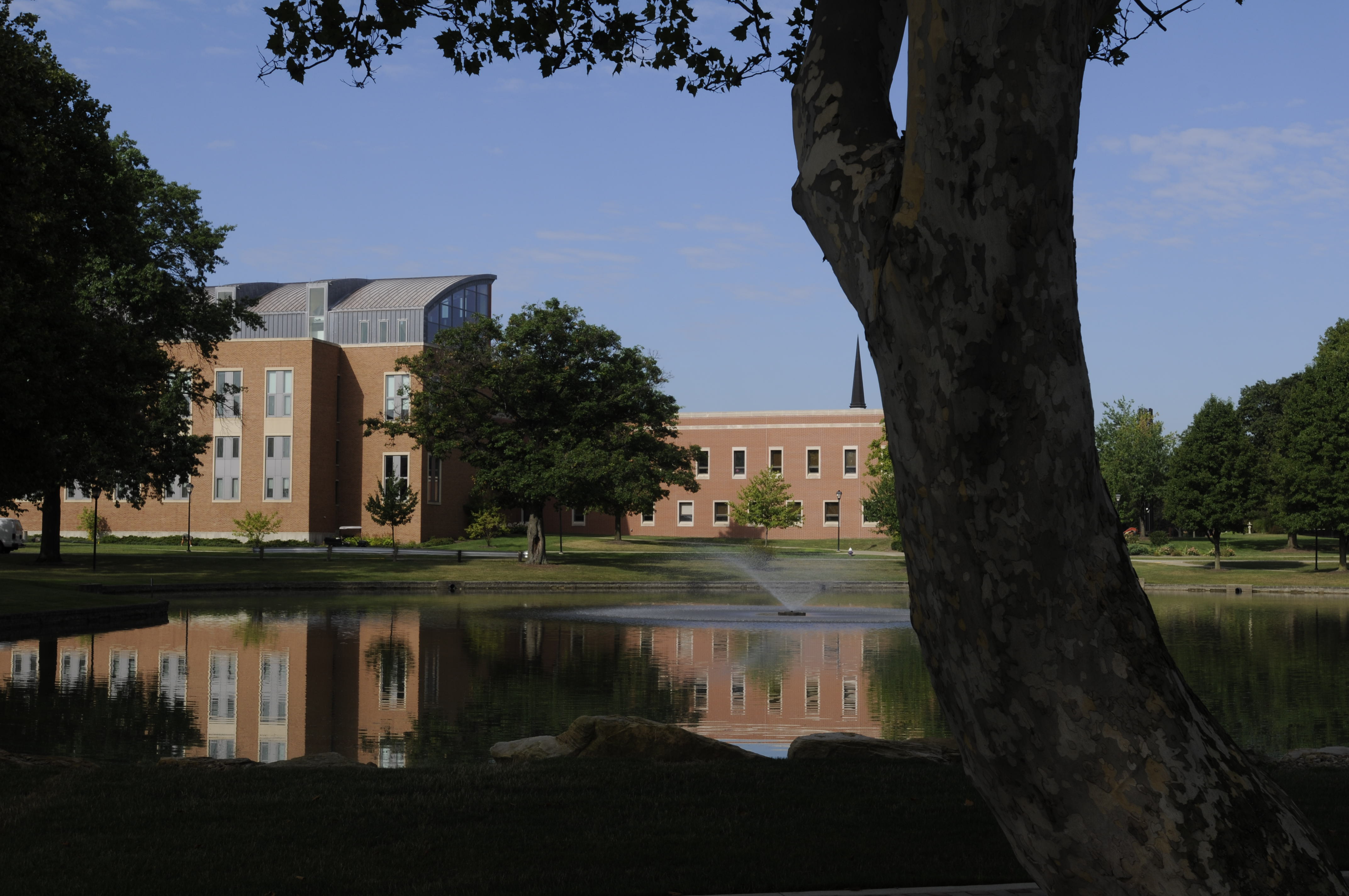 University of Mount Union Campus Lakes and Kolenbrander-Harter Information Center