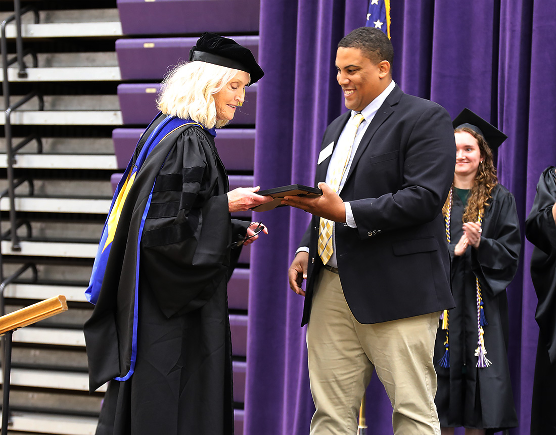 Braa taking award from Walker