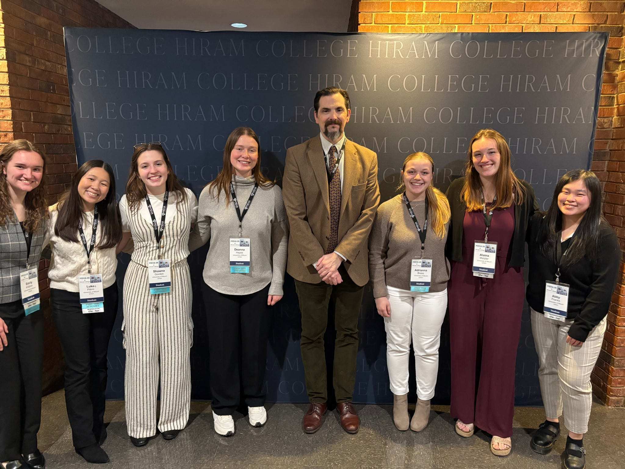 honors students posing with faculty member at conference