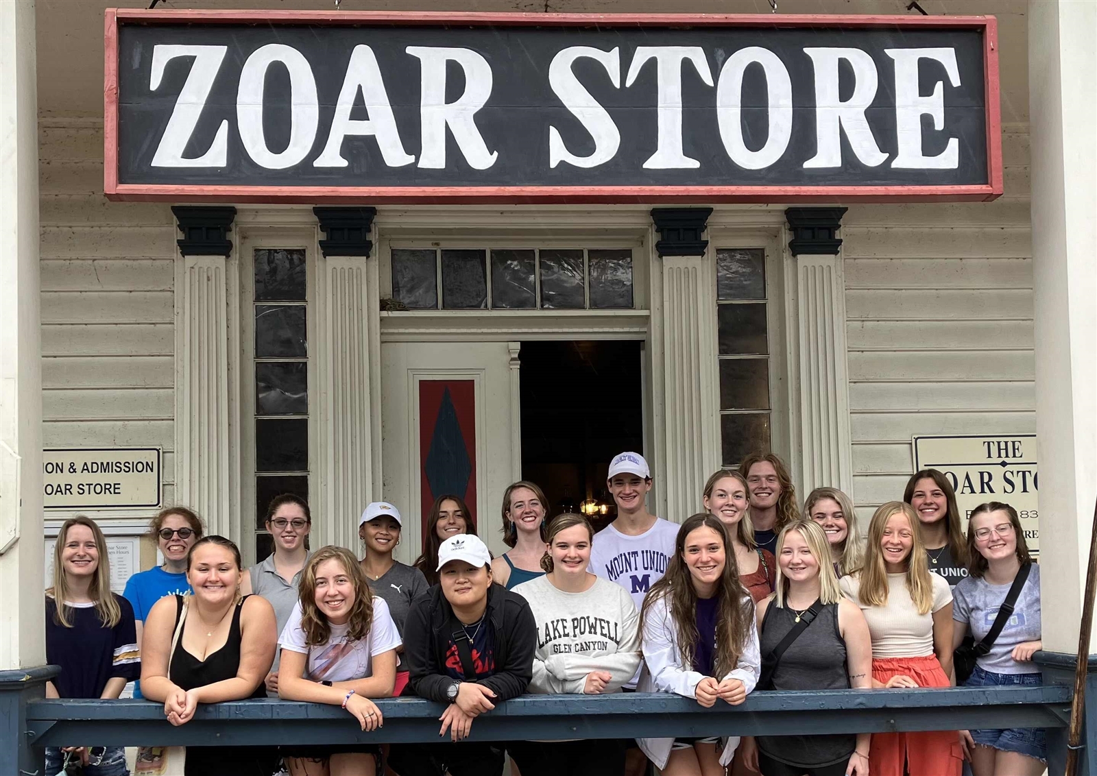 Honors Students visiting Zoar with their First Year Seminar (FYS) class