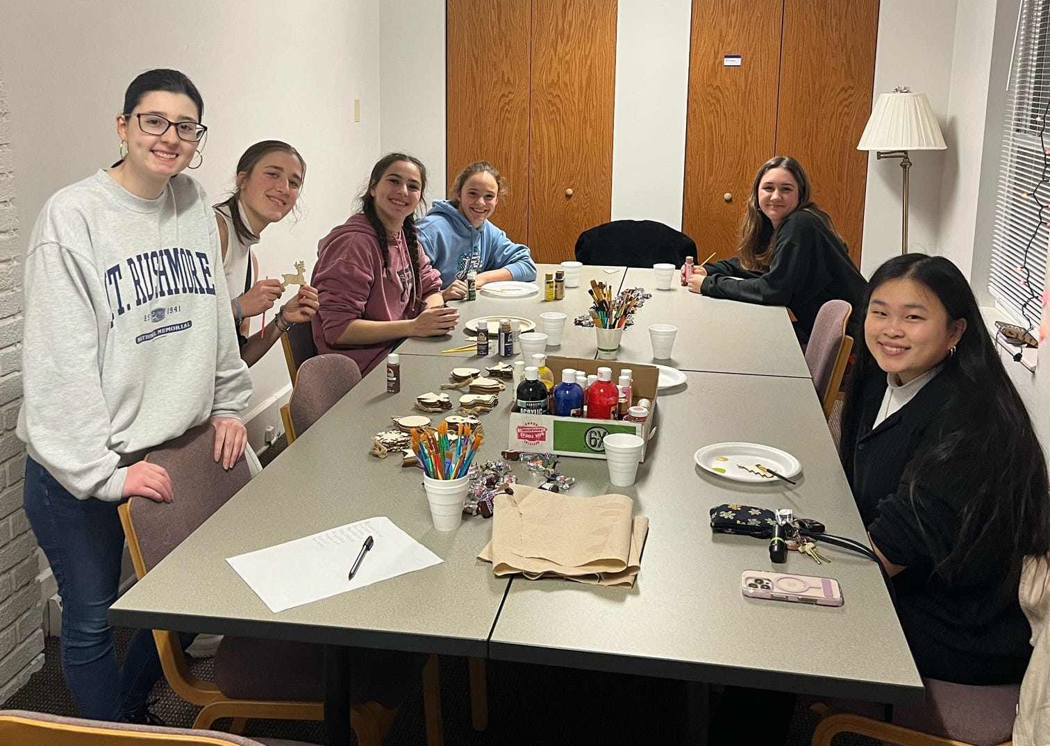honors students painting