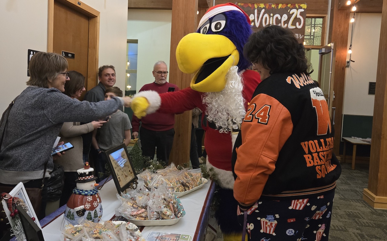 MUcaw greeting guests