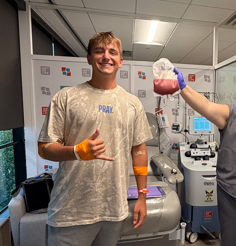 kanagy giving a thumbs up with stem cell donation