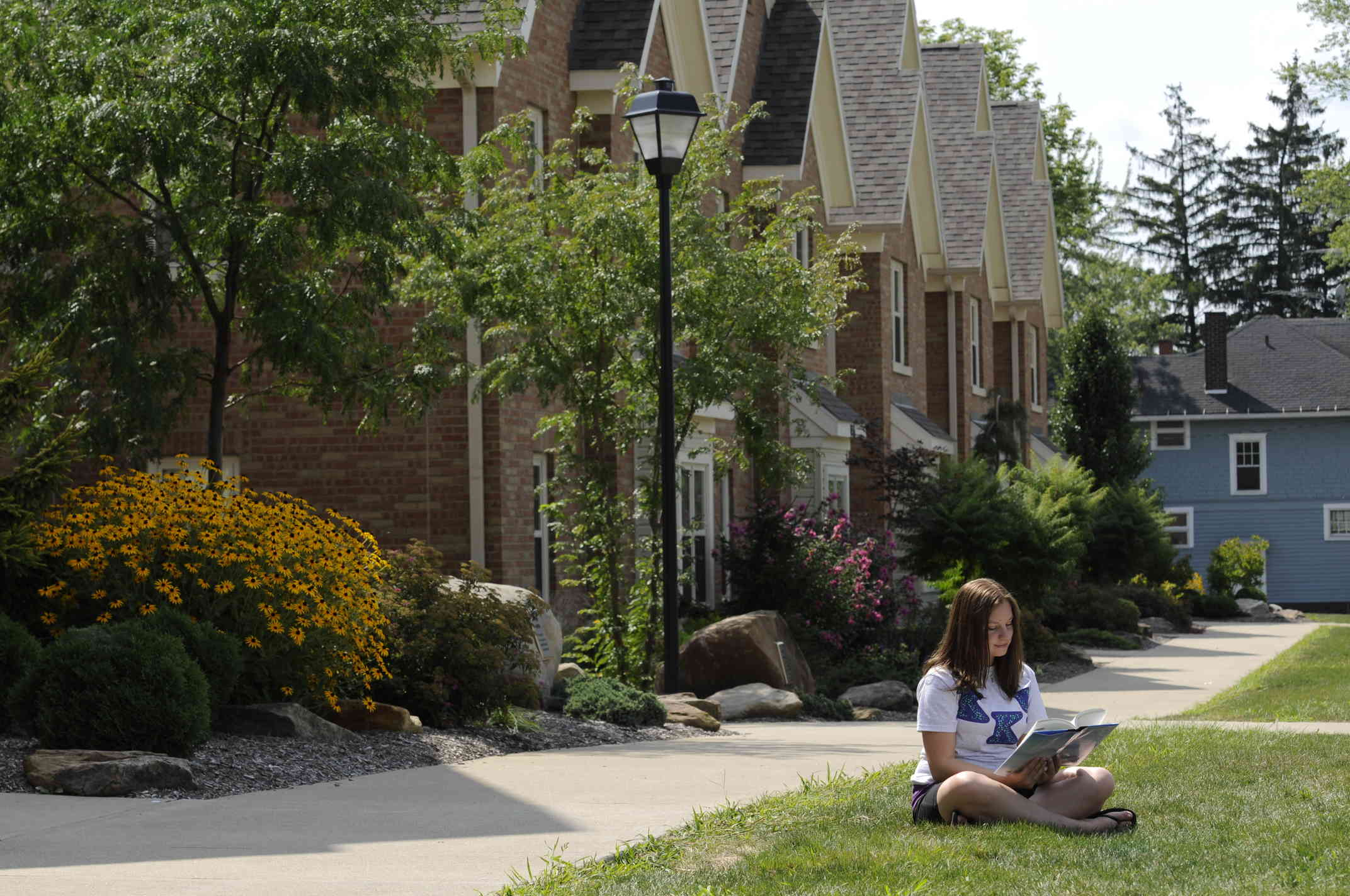 Student studying on campus 