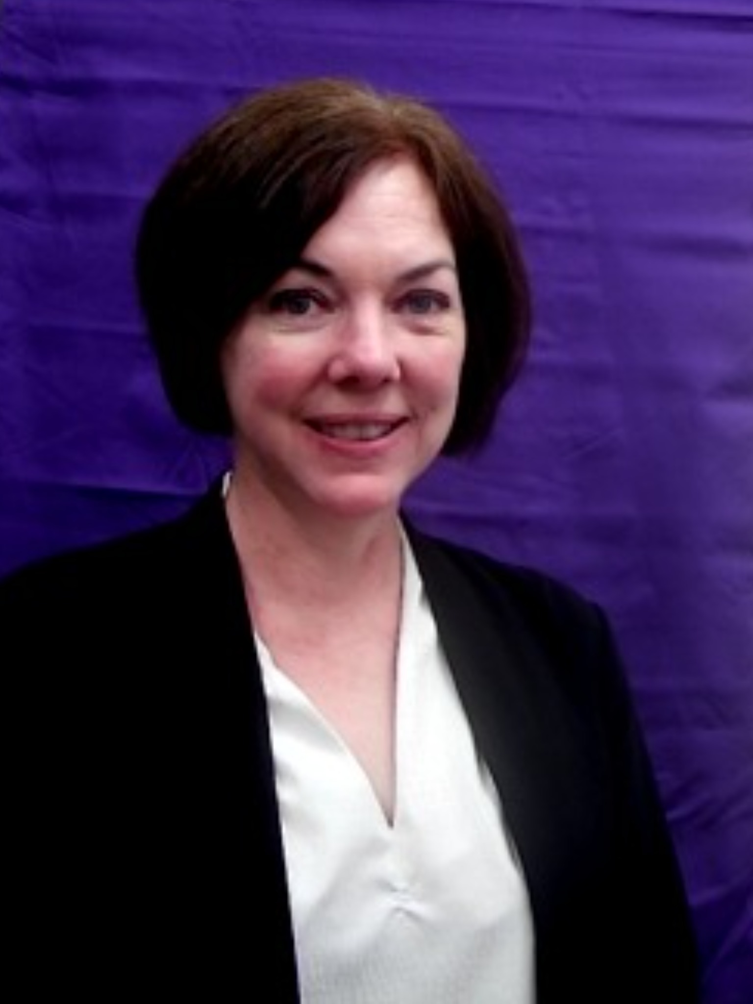 Julie Mirabell headshot